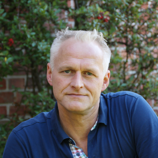  DIRK OLDENHAGE